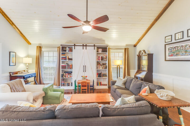 Property Photo:  2321 East Avenue  MS 39501 