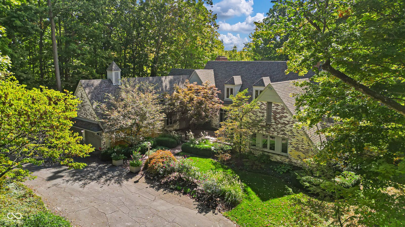 Property Photo: 6047 Brokenhurst Road IN 46220