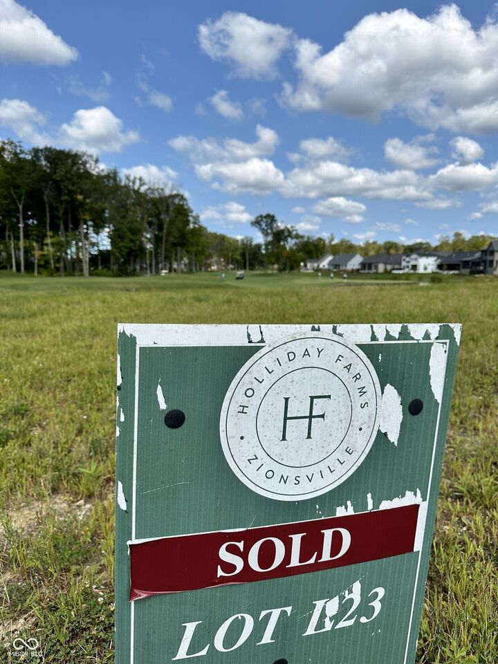 Property Photo: 11218 Hamilton Run IN 46077