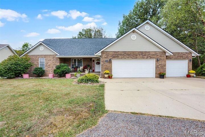 7513 Pinnacle Drive  Worden IL 62097 photo