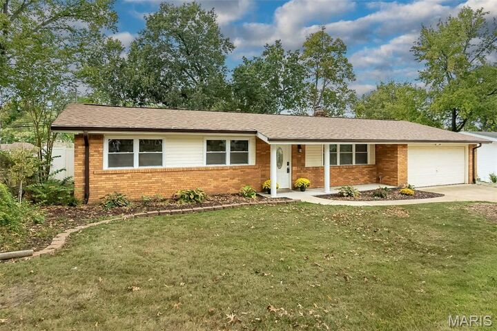 Property Photo: 1120 Westleigh Terrace MO 63021