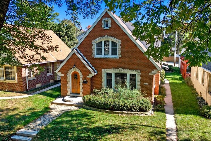 2808 N Sholes Ave 2808A  Milwaukee WI 53210 photo