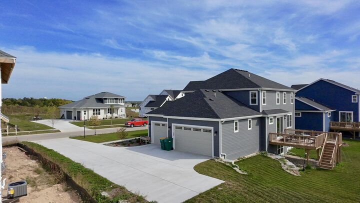 Property Photo:  10601 N Tree Sparrow Dr   53097 