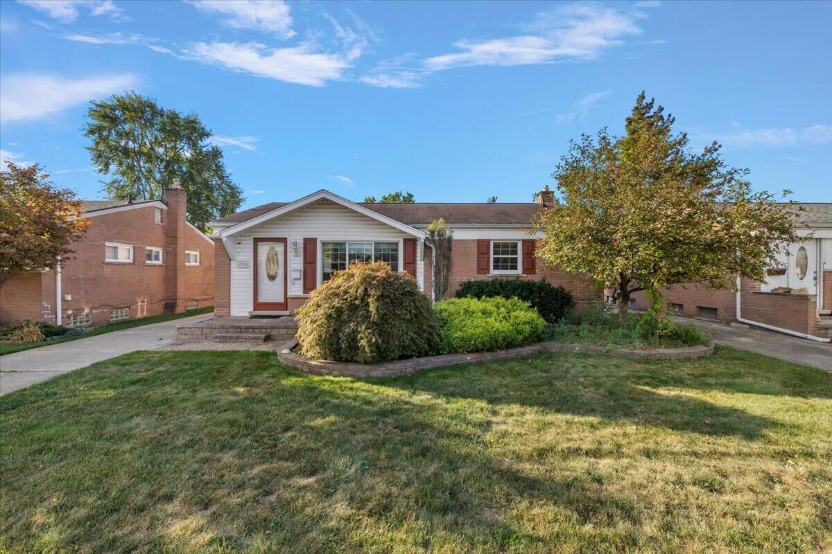 Property Photo: 32451 Sandra Lane MI 48185