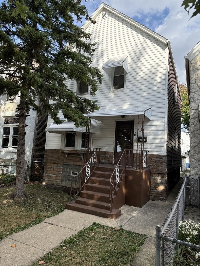Property Photo: 1725 N Lawndale Avenue IL 60647