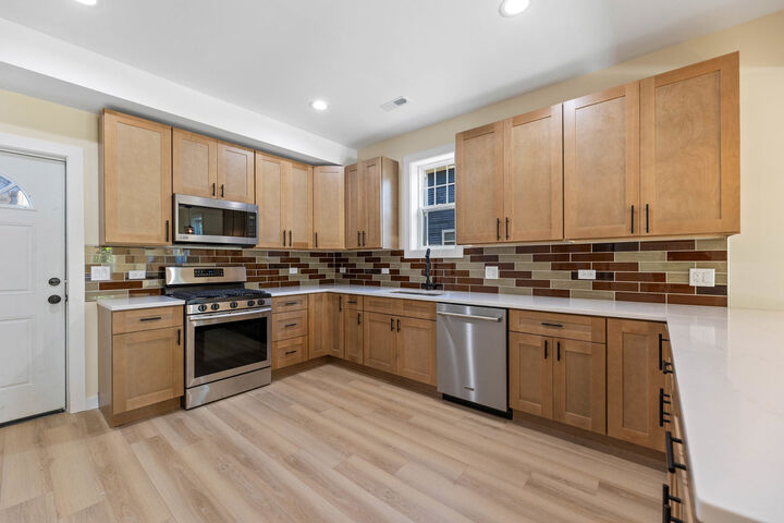 Property Photo:  76 N 4th Street 76  IL 60505