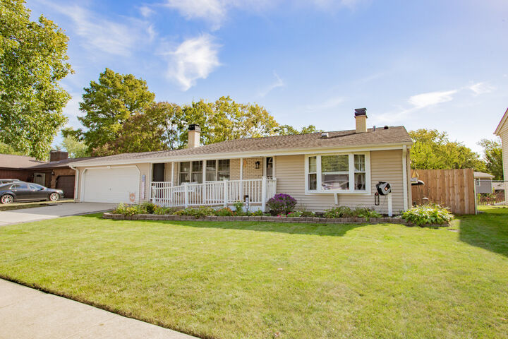 Property Photo: 535 Estate Drive IL 60089