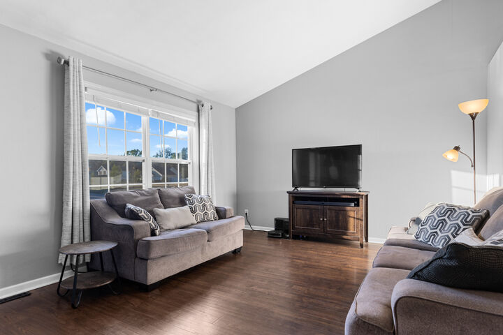 Property Photo: 853 Wynstone Way IL 61072