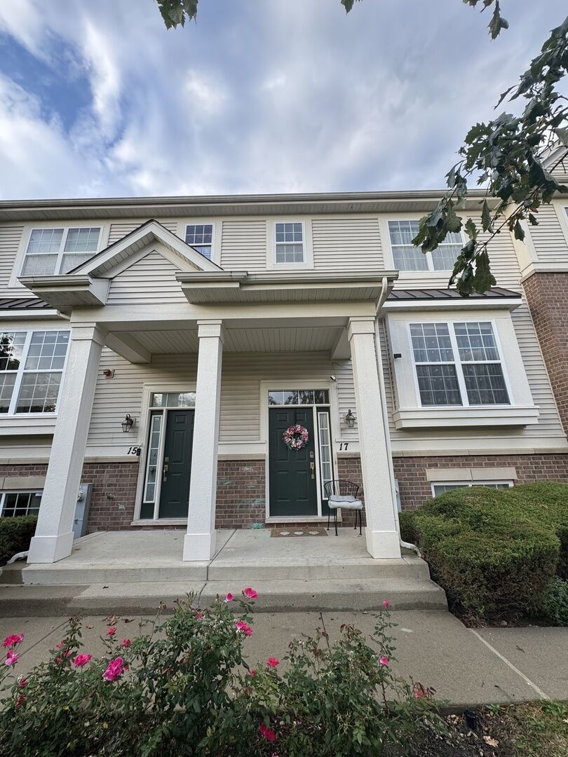 Property Photo: 17 E Willow Road 17 IL 60090