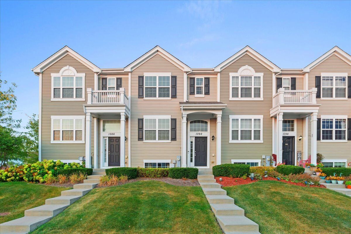 Property Photo: 1092 Sapphire Lane IL 60140