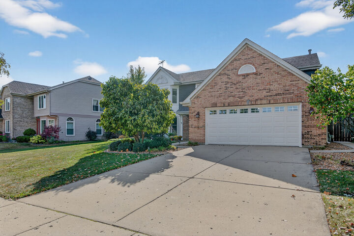 Property Photo: 306 Orchard Lane IL 60108