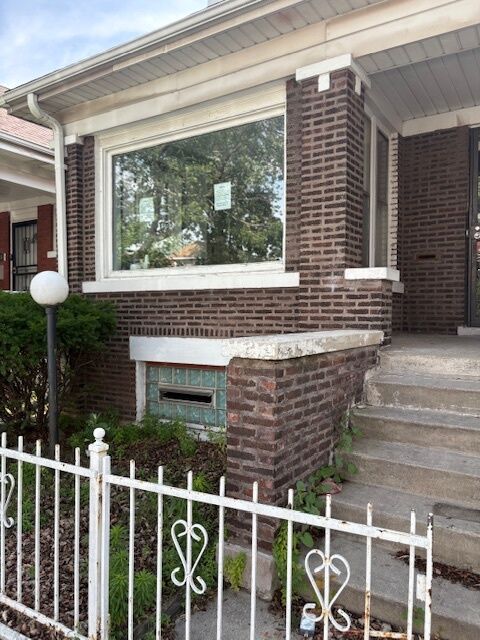 Property Photo: 7744 S Rhodes Avenue IL 60619