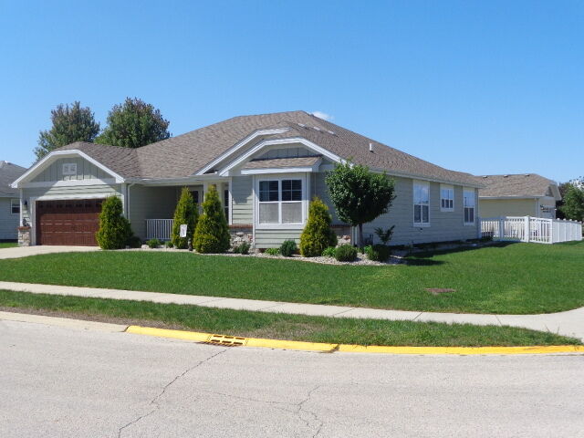 Property Photo:  489 Cardinal Drive  IL 60950