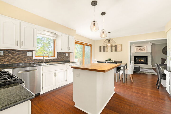 Property Photo:  430 Westminster Drive  IL 60527 