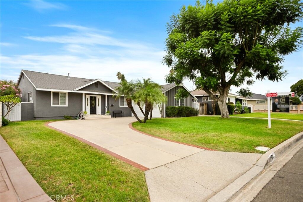 Property Photo:  131 S Myrtlewood St  CA 91791 