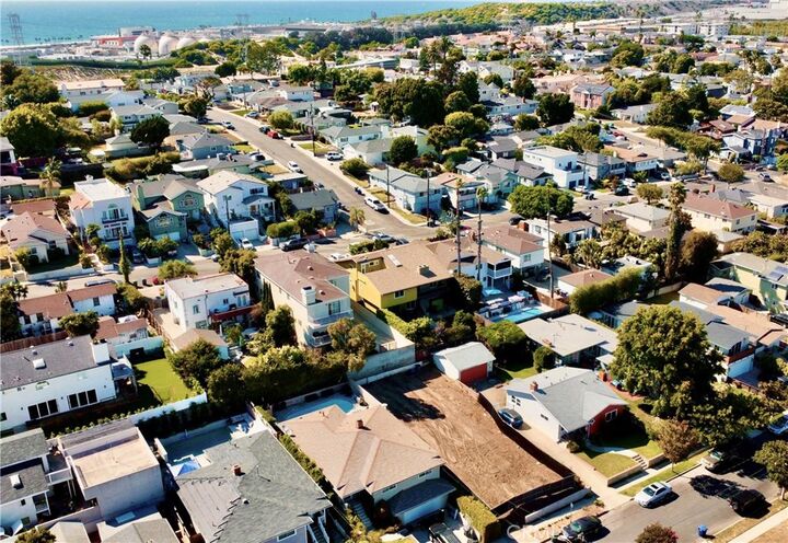 Property Photo:  721 Bayonne Street  CA 90245 