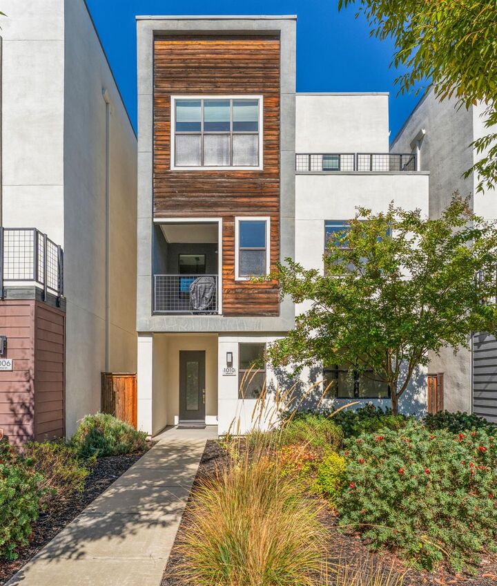 Property Photo: 1010 Alkali Lane CA 95814