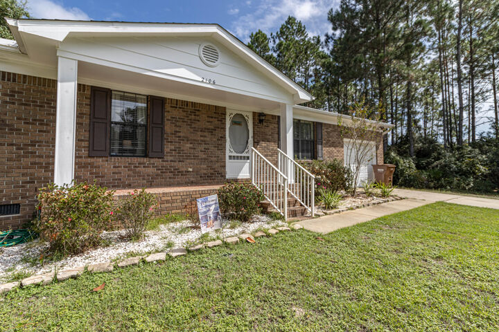 Property Photo: 2106 Andorra Street FL 32566