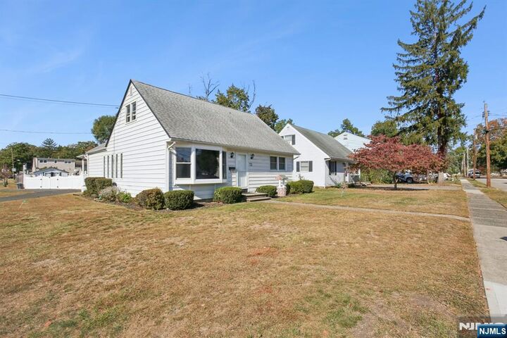 Property Photo:  72 Central Avenue  NJ 07442 