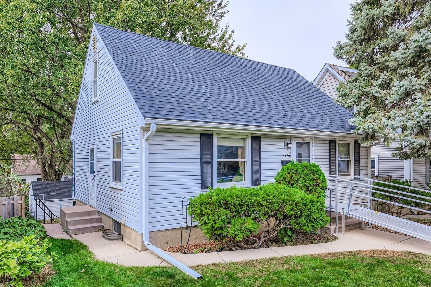 Property Photo:  2736 Brunswick Avenue S  MN 55416 
