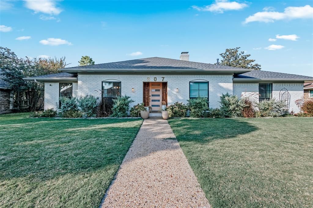 Property Photo:  807 E Spring Valley Road  TX 75081 