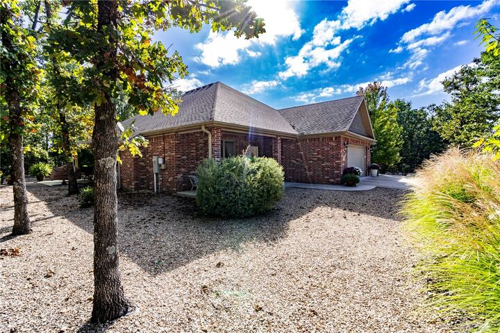 Property Photo: 7 Saint Andrews Circle AR 72715