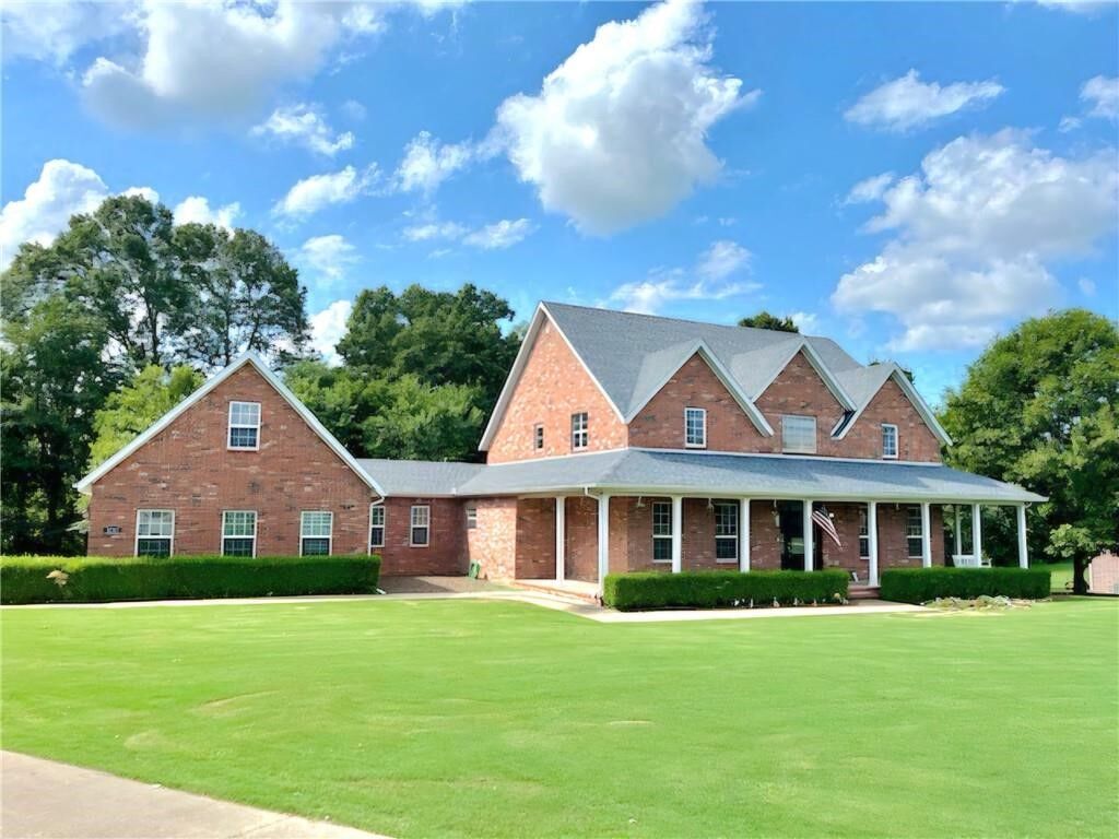 Property Photo: 8581 W Stonehenge Drive AR 72704