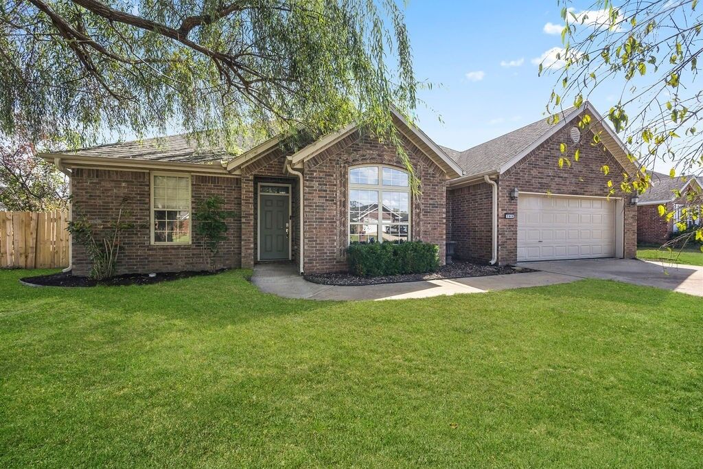 Property Photo:  703 Grant Avenue  AR 72753 