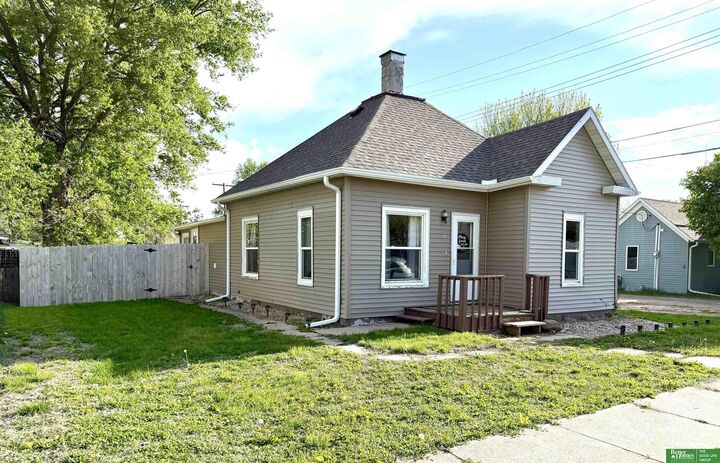 Property Photo: 320 E 4th Street NE 68467-0000