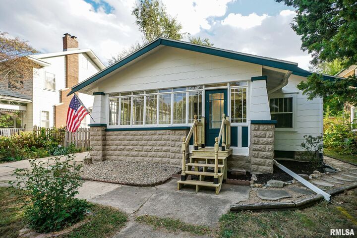 Property Photo: 1004 Park Avenue IL 61554