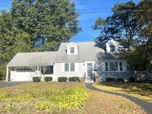 110 Longmeadow Drive  Lowell MA 01852 photo
