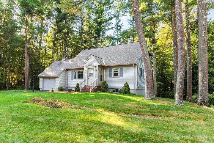 Property Photo: 5 Pineview Ter MA 02048