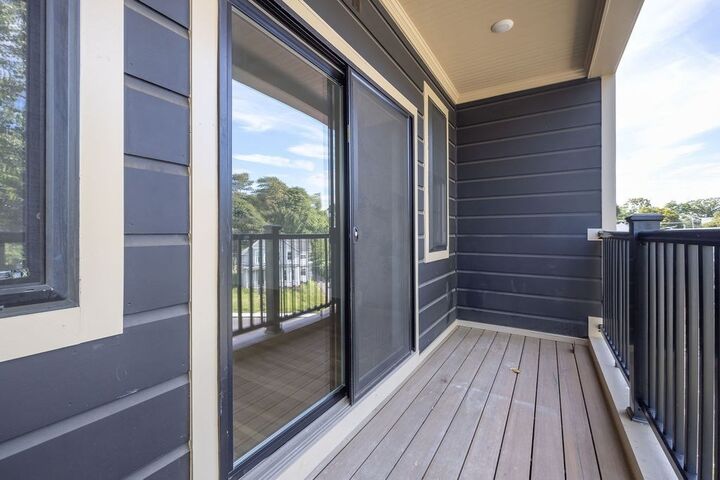 Property Photo:  272 Lincoln Street 102  MA 01752 