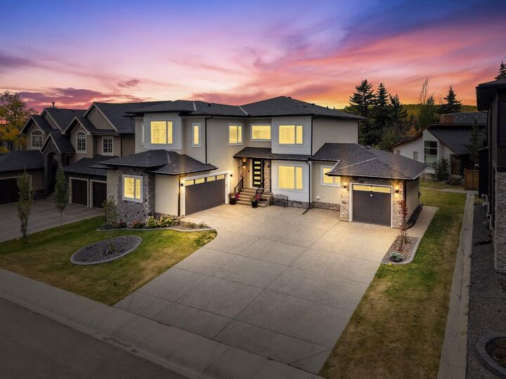 Photo de la propriété:  7 Mystic Ridge Way SW  AB T3H 1S7 