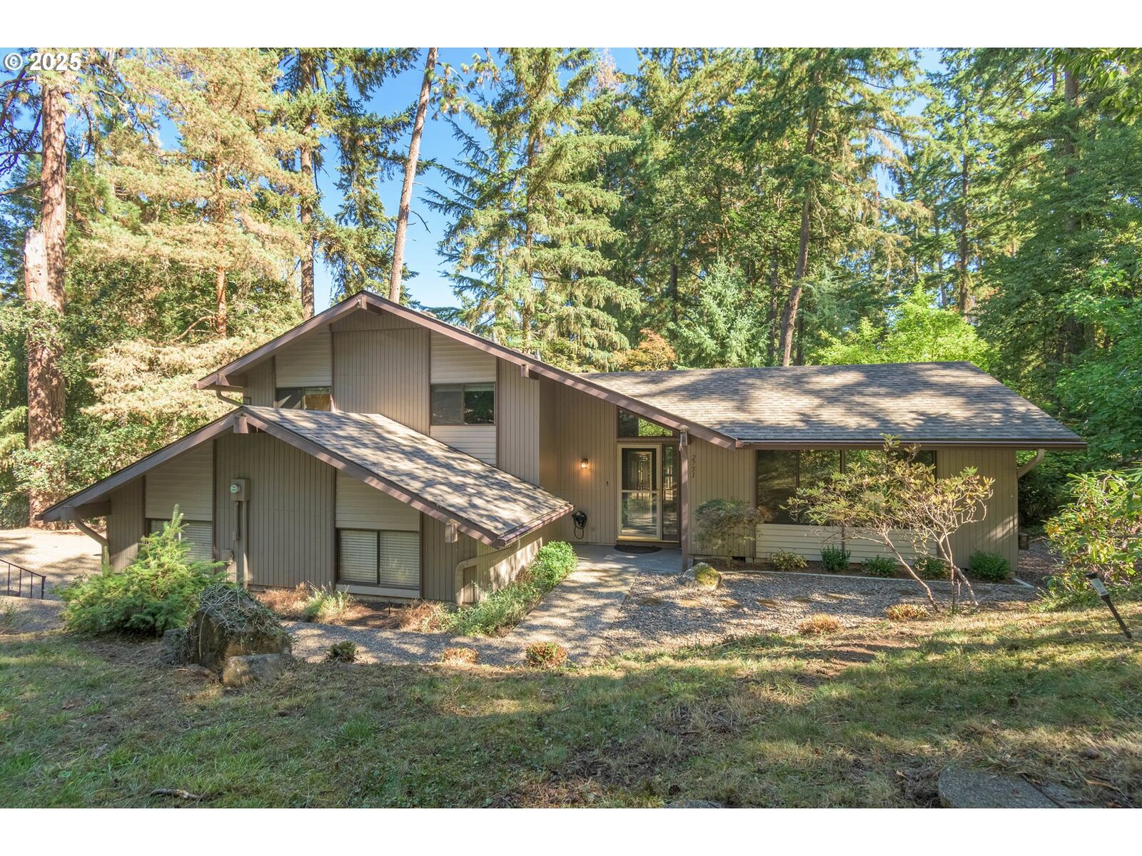 Property Photo:  2751 Warren St  OR 97405 