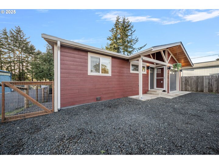 Property Photo:  1955 28th St  OR 97420