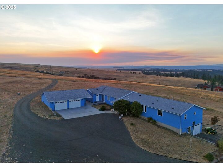 Property Photo:  46 Palomino Dr  WA 98613 