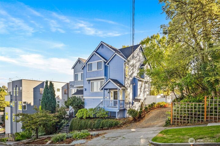 Property Photo: 2613 E Howell Street WA 98122