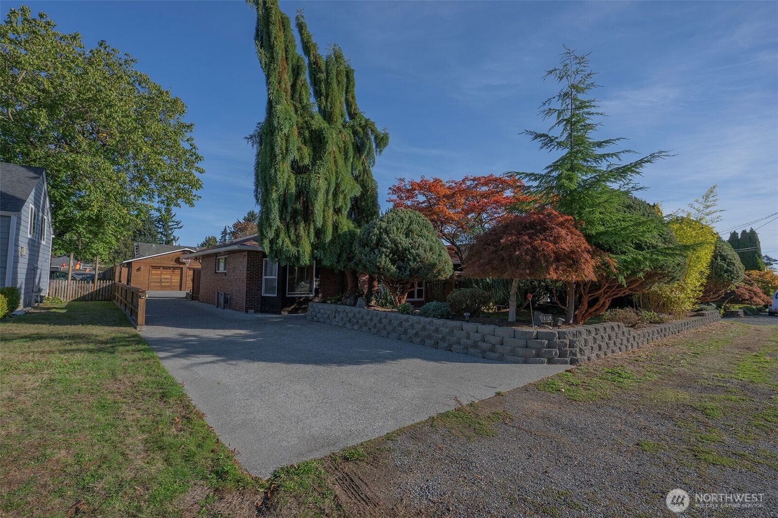 Property Photo:  415  Rose Way  WA 98203 