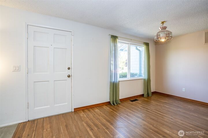 Property Photo: 1809 Pike Street NE WA 98002