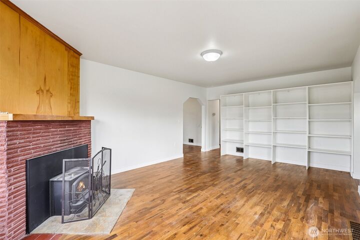 Property Photo: 600 E 38th Street WA 98663