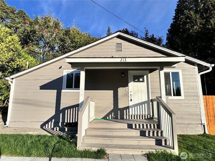 Property Photo:  213  Willow Street  WA 98310 