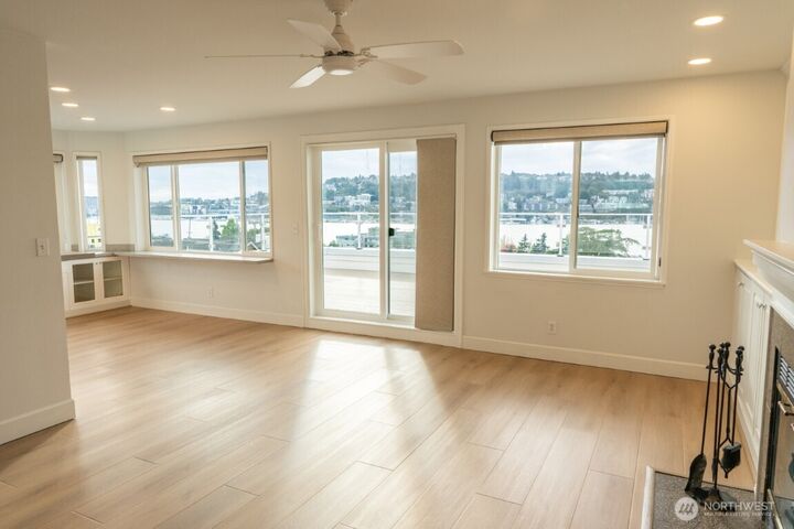 Property Photo: 2354 Yale Avenue E 401 WA 98102