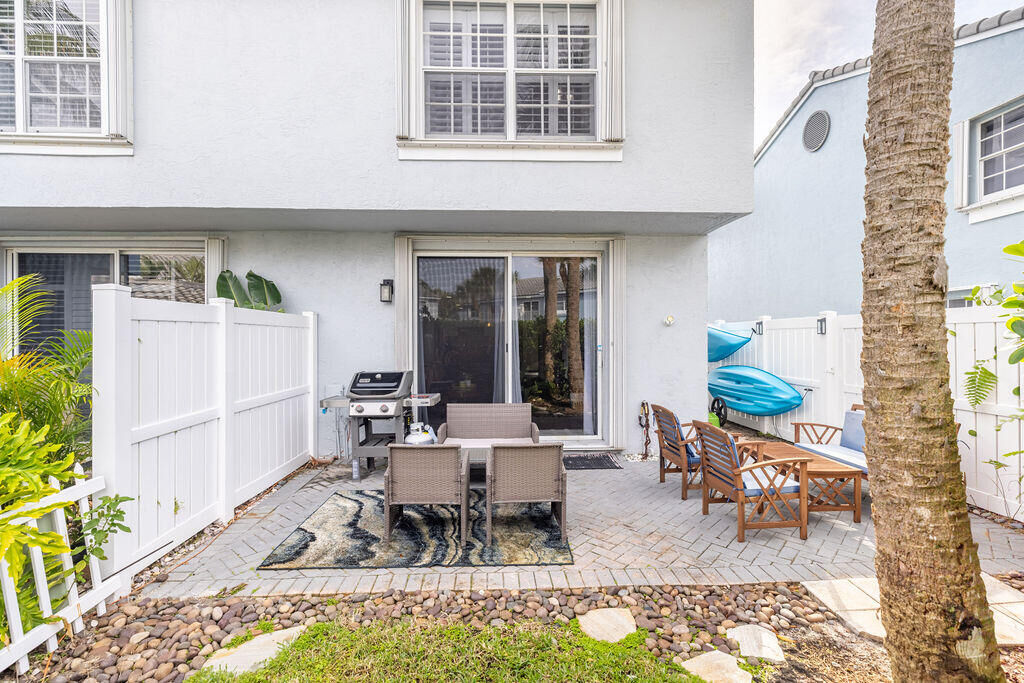 Property Photo:  1038 Jeffery Street  FL 33487 