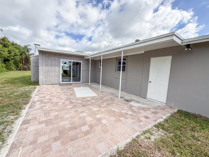 Property Photo:  2479 Pinecrest Court  FL 33415