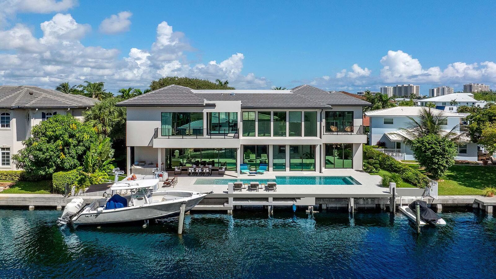 Property Photo: 2900 NE 7th Drive FL 33431