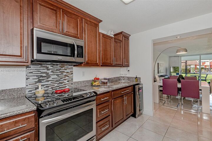 Property Photo:  9410 N Hollybrook Lake Dr 11-109  FL 33025 