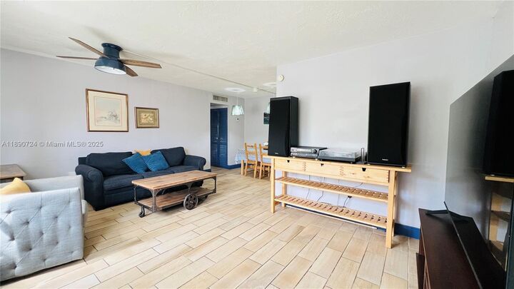 Property Photo: 801 Meridian Ave 1A FL 33139