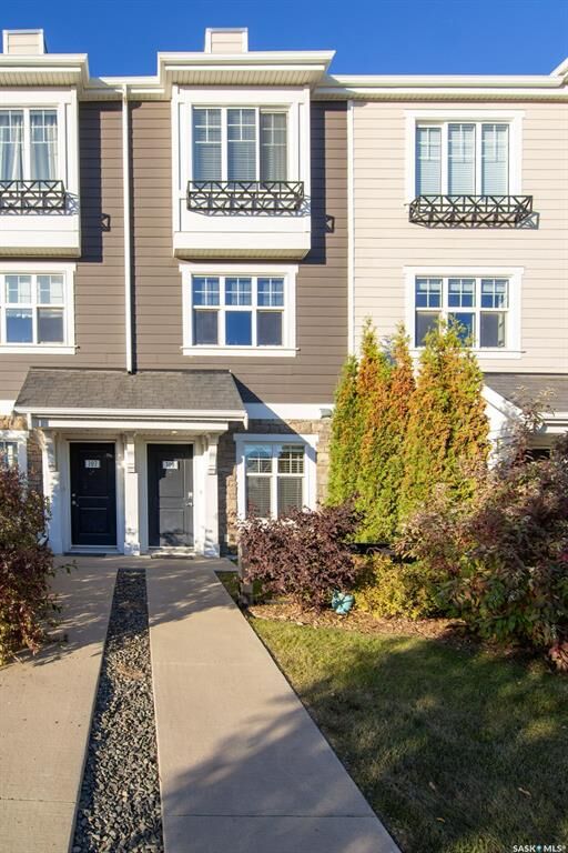 Property Photo:  709 Meadows Boulevard  SK S7V 0H5 