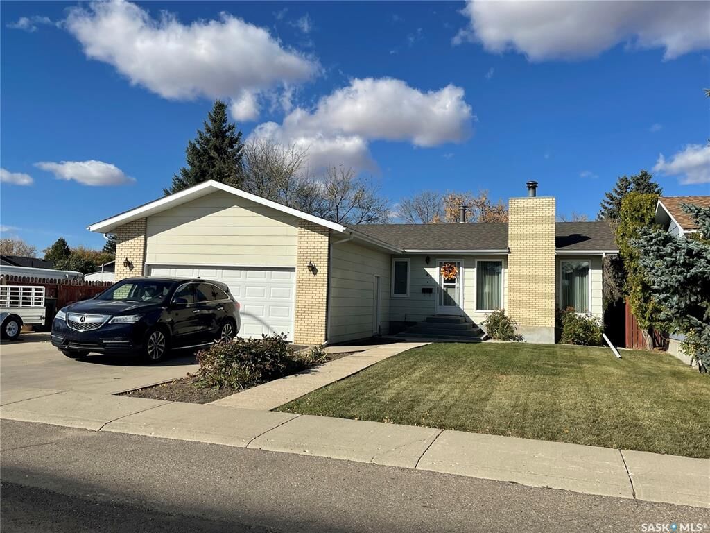 Property Photo:  147 Arrand Crescent  SK S7M 5A3 